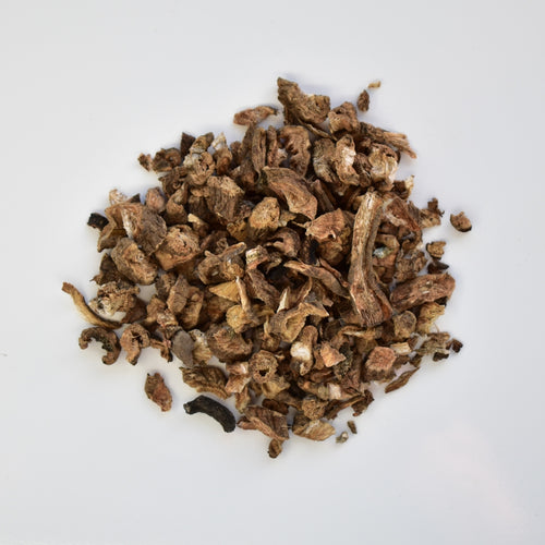 Dried raw burdock root in rough cut form