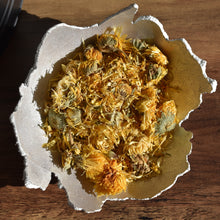 Load image into Gallery viewer, Dried organic calendula flowers and petals