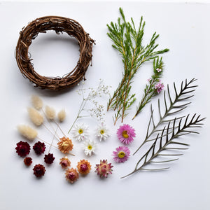 Dried flowers for mini DIY wreath 